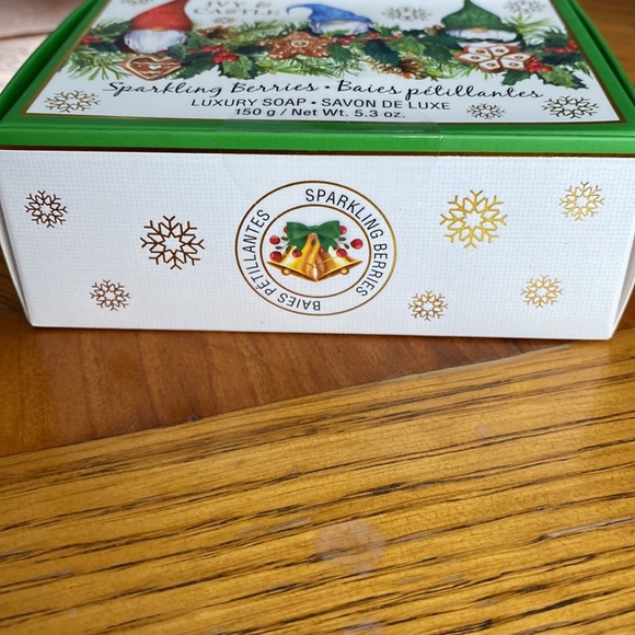 Ivy and castle luxury soap- sparkling berries - Picture 4 of 4